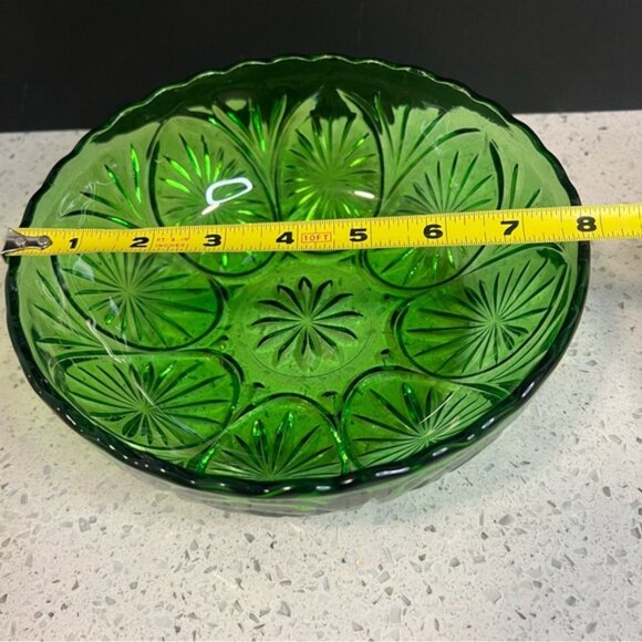 Vintage Anchor Hocking Medallion Press Cut Green Glass Large Berry Veg Bowl 8 - Picture 9 of 9